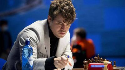 Airthings Masters: China's Ling Diren leads after Day 1