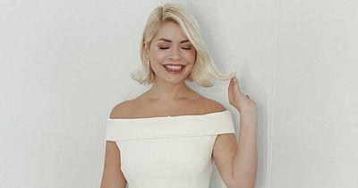 Holly Willoughby stuns fans in gorgeous white dress for Dancing On Ice live show