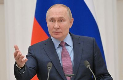Vladimir Putin: Diplomacy over Ukraine crisis must ‘intensify’