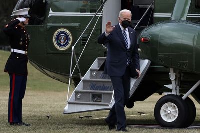 Biden cancels plan to leave DC, speaks with Macron as Ukraine tensions persist