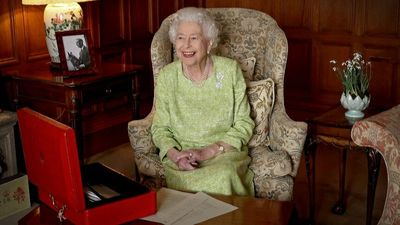 Meals left outside the door, and 'light duties': How the Queen will likely serve out her isolation period