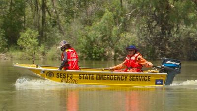 Darling River communities cut off by flood for more than a month