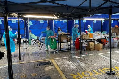 Covid-19: Thousands fleeing to China as Hong Kong outbreak widens