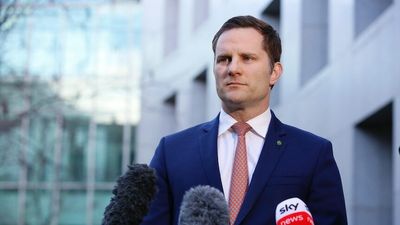 NSW Liberals set to take federal minister to court in battle over who chooses election candidates