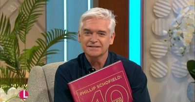 Lorraine pays tribute to Phillip Schofield's career but viewers all make same joke