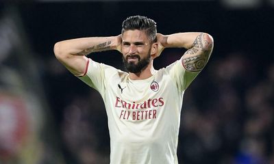 Milan and Inter flail at top of Serie A as frontrunner role proves awkward fit