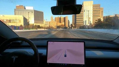 Tesla's FSD Beta 10.10.2 Struggles On Detroit's Snowy Roads