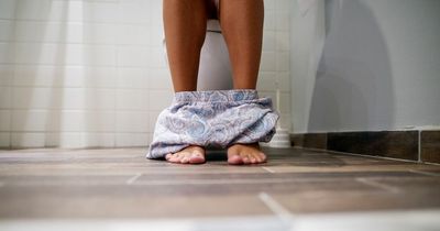 Bowel cancer symptoms and four urgent signs to 'go to A&E'