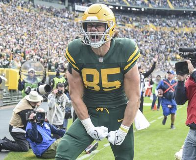 What should the Packers do with free agent TE Robert Tonyan?