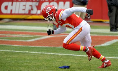 Chiefs WR Tyreek Hill issues open challenge to those trying to race him