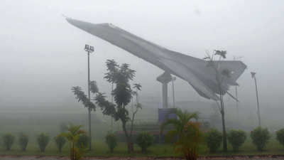 Unseasonal fog disrupts flights at Kolkata airport for 4 hours, delays ops all day