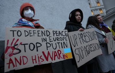 EU agrees sanctions 'to hurt Russia' over Ukraine crisis