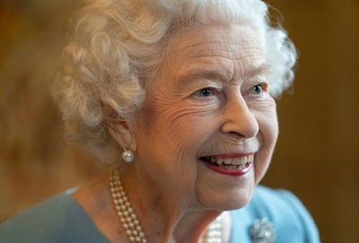 Queen Elizabeth II cancels engagements over Covid symptoms