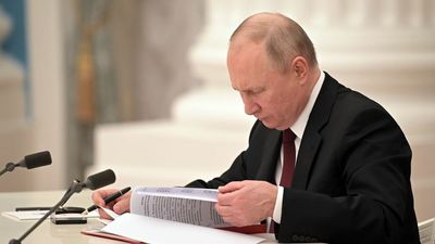 Russia to evacuate embassy staff from Ukraine as Putin signals war is coming