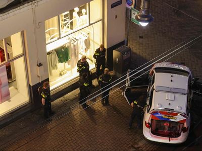 Amsterdam hostage situation: Apple Store captive rescued after gunman’s five hour stand-off with police