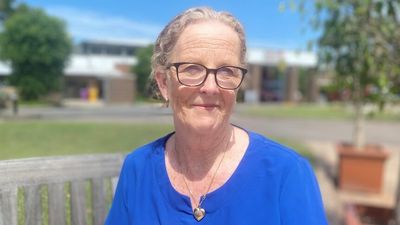Aged care worker takes leave to help underweight mother in another nursing home