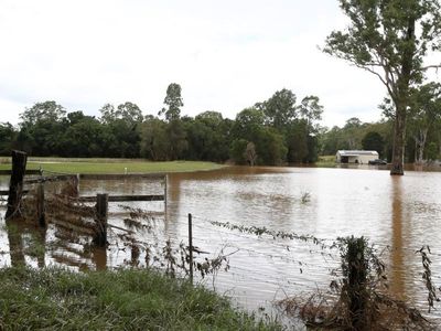 One dead, 10 missing in Queensland floods