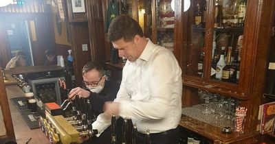 Niall Quinn learns to pour 'Ireland's best Guinness' at Dublin pub