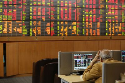 Gloom lingers amid Ukraine, Covid woes