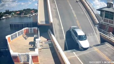 Florida Driver Stuck On Drawbridge Lucky To Escape As Bridge Opens