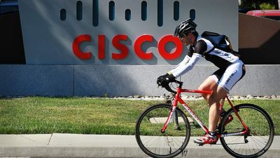 Cramer's Mad Money Recap 2/22: Cisco Systems, Walmart