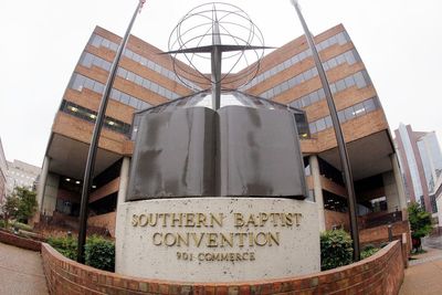 Southern Baptist leaders apologize to sex abuse survivor