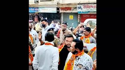 Anti-burqa protest hits Surat school