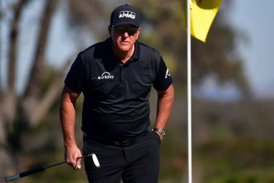 Mickelson apologizes for PGA, Saudi remarks, loses sponsor