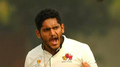 Deshpande five-for, Shedge ton headline Day 1 of third round