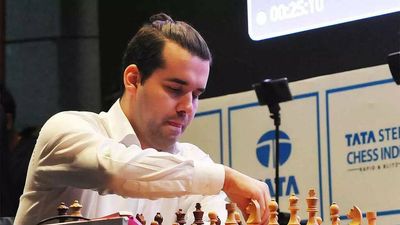 Airthings Masters: Dominant Nepomniachtchi makes knockouts; Praggnanandhaa out