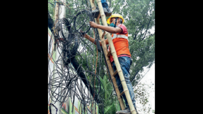 Kolkata: Clean-up drive kicks off along 10 stretches to snap defunct cables