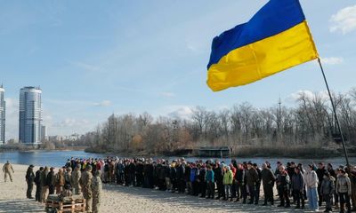 First Thing: Ukrainians prepare for resistance as Russia moves in