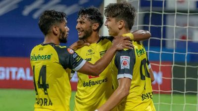 Hyderabad qualify for maiden ISL semifinals with 2-1 win over Kerala