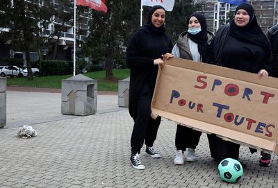 French barrister fights for right to wear her hijab in court