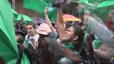 Colombia decriminalises abortion in first 24 weeks of pregnancy