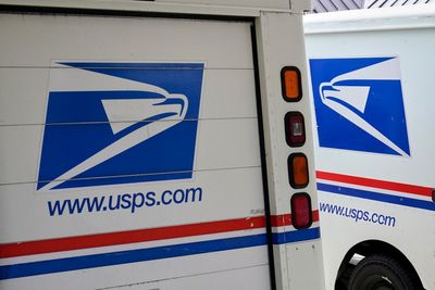 USPS gets final signoff to order new delivery vehicles