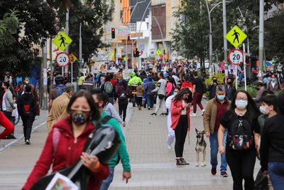 Colombia will not require face masks outdoors in areas with 70% COVID vaccination