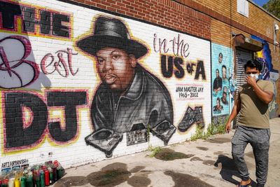 Prosecutors: Jam Master Jay killer rapped in front of mural