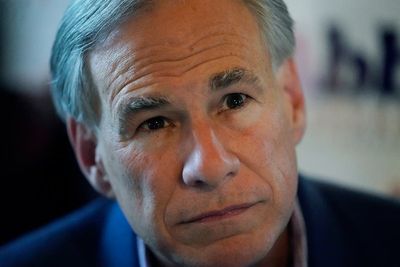 Abbott floats clemency for indicted Austin police officers