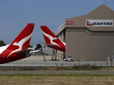 Qantas widens loss but outlook improving