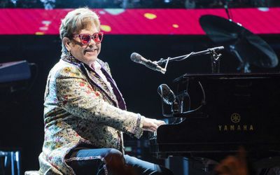 Elton John ‘shaken’ by midair plane emergency