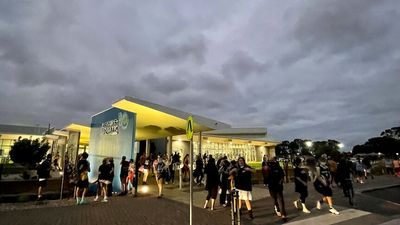 Hundreds evacuated from Albany Leisure and Aquatic Centre due to COVID case