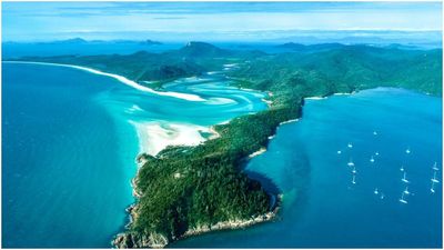 Tell Us About Yr Average Travel Plans & We May Pity You Enough To Whisk Ya To The Whitsundays
