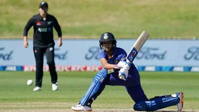 5th ODI: Harmanpreet Kaur gets much needed runs as India women win to avoid whitewash against New Zealand