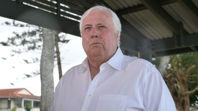 Clive Palmer tested for COVID-19 after being taken to Gold Coast hospital with symptoms