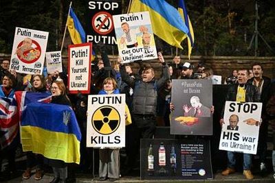 Ukraine invasion: Hundreds demonstrate outside Russian embassy in London