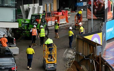 Construction giant blames high-risk Australian sector as Probuild collapse threatens tradies