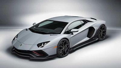 Lamborghini Aventador Production Could Restart After Cargo Ship Fire