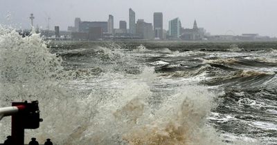 Met Office forecasts gale force winds after snow flurries in Liverpool