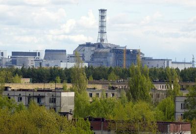 Fighting breaks out close to Chernobyl nuclear waste facility, says Ukrainian president